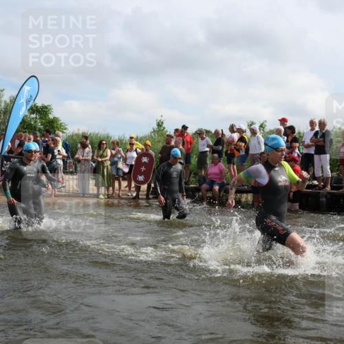 21.06.2026 - Viking Triathlon Michael Strokosch http://msf.ph/oto/9821228 21.06.2026 10:05:07 Schwimmen 165, 225, 296, 297, 301, 304, 318, 350, 370, 442, 461, 497, 516, 562, 650 meine-sportfotos.de