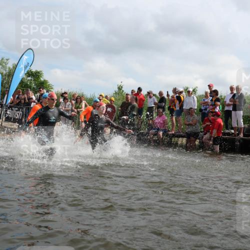 21.06.2026 - Viking Triathlon Michael Strokosch http://msf.ph/oto/9821251 21.06.2026 10:05:16 Schwimmen 33, 165, 198, 211, 296, 301, 341, 370, 472, 493, 519, 562, 601, 617, 632 meine-sportfotos.de