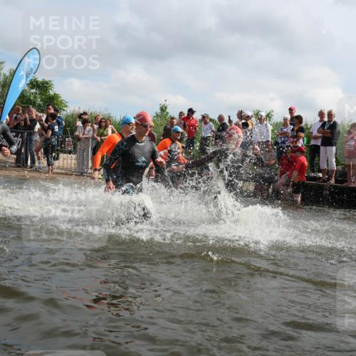 21.06.2026 - Viking Triathlon Michael Strokosch http://msf.ph/oto/9821254 21.06.2026 10:05:16 Schwimmen 33, 165, 198, 211, 296, 301, 341, 370, 472, 493, 519, 562, 601, 617, 632 meine-sportfotos.de