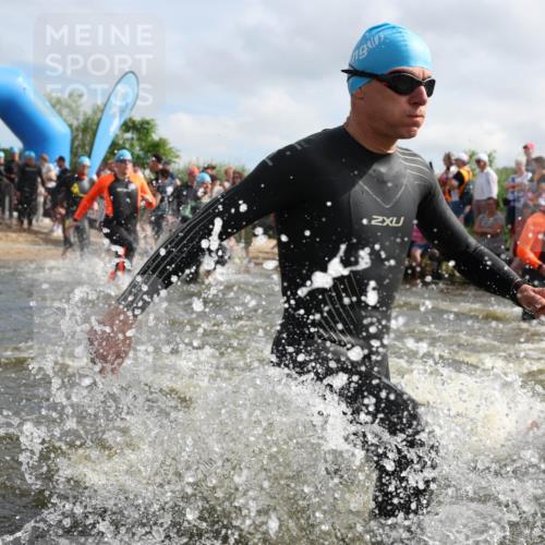 21.06.2026 - Viking Triathlon Michael Strokosch http://msf.ph/oto/9821260 21.06.2026 10:05:18 Schwimmen 33, 165, 198, 211, 296, 301, 341, 370, 472, 493, 519, 562, 601, 617, 632 meine-sportfotos.de