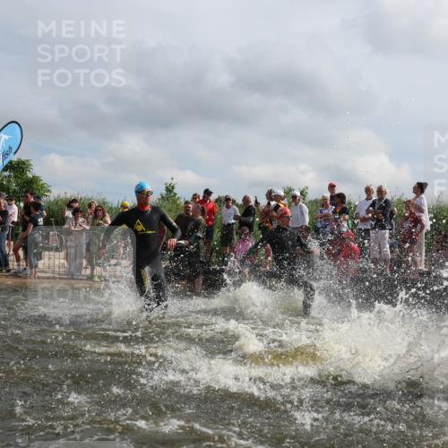 21.06.2026 - Viking Triathlon Michael Strokosch http://msf.ph/oto/9821261 21.06.2026 10:05:20 Schwimmen 33, 86, 198, 211, 230, 302, 308, 341, 459, 472, 493, 519, 601, 617, 632 meine-sportfotos.de