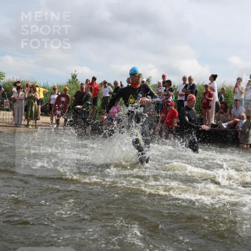 21.06.2026 - Viking Triathlon Michael Strokosch http://msf.ph/oto/9821263 21.06.2026 10:05:21 Schwimmen 33, 86, 198, 211, 230, 302, 308, 341, 459, 472, 493, 519, 601, 617, 632 meine-sportfotos.de