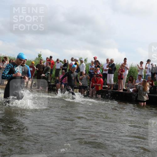 21.06.2026 - Viking Triathlon Michael Strokosch http://msf.ph/oto/9821296 21.06.2026 10:05:35 Schwimmen 88, 134, 234, 262, 276, 330, 331, 387, 399, 414, 452, 471, 482, 520, 663 meine-sportfotos.de