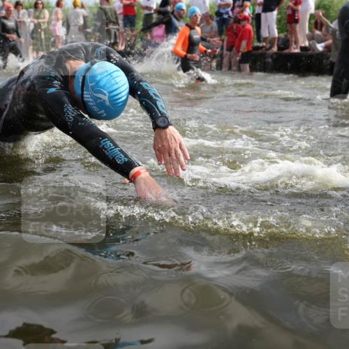21.06.2026 - Viking Triathlon Michael Strokosch http://msf.ph/oto/9821384 21.06.2026 10:06:20 Schwimmen 41, 85, 184, 190, 248, 274, 312, 378, 489, 522, 533, 539, 550, 577, 603 meine-sportfotos.de
