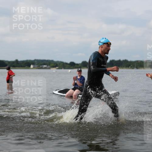 21.06.2026 - Viking Triathlon Michael Strokosch http://msf.ph/oto/9821953 21.06.2026 10:26:25 Schwimmen 21, 474, 548 meine-sportfotos.de