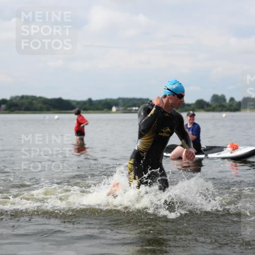 21.06.2026 - Viking Triathlon Michael Strokosch http://msf.ph/oto/9821956 21.06.2026 10:26:26 Schwimmen 21, 474, 548 meine-sportfotos.de