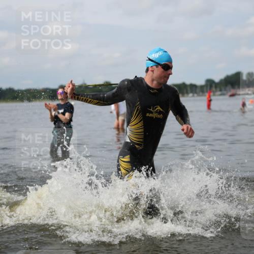 21.06.2026 - Viking Triathlon Michael Strokosch http://msf.ph/oto/9821961 21.06.2026 10:26:28 Schwimmen 21, 474, 548 meine-sportfotos.de