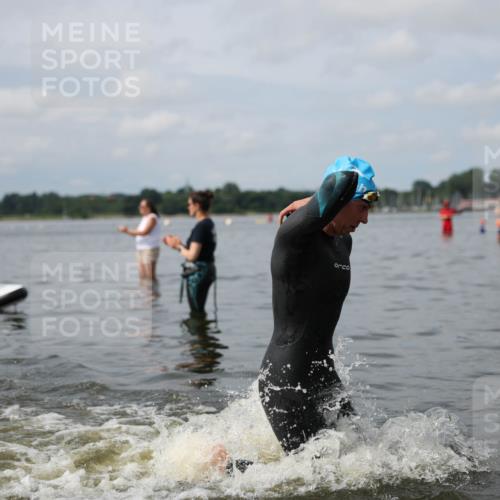 21.06.2026 - Viking Triathlon Michael Strokosch http://msf.ph/oto/9821992 21.06.2026 10:26:49 Schwimmen 7, 25, 176, 334, 426, 453, 547, 575 meine-sportfotos.de