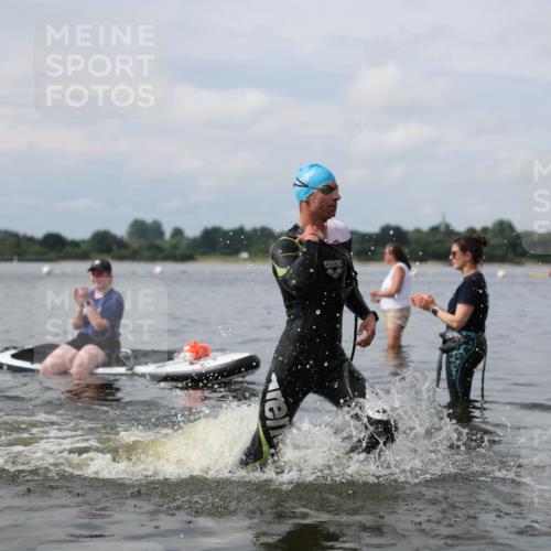21.06.2026 - Viking Triathlon Michael Strokosch http://msf.ph/oto/9822008 21.06.2026 10:26:57 Schwimmen 7, 25, 176, 426, 547, 575 meine-sportfotos.de