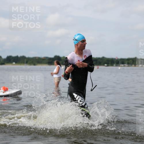 21.06.2026 - Viking Triathlon Michael Strokosch http://msf.ph/oto/9822010 21.06.2026 10:26:57 Schwimmen 7, 25, 176, 426, 547, 575 meine-sportfotos.de