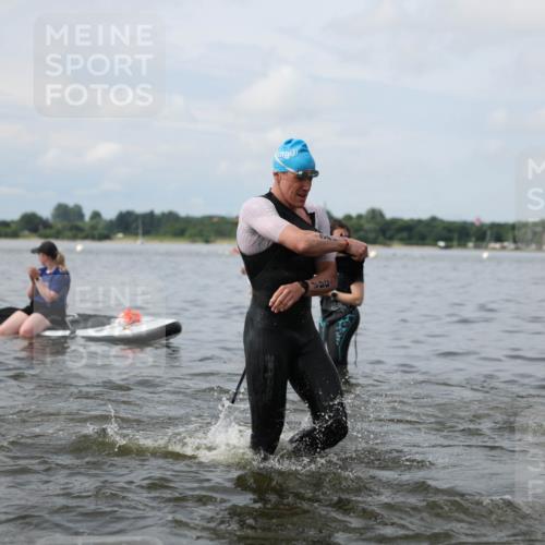 21.06.2026 - Viking Triathlon Michael Strokosch http://msf.ph/oto/9822105 21.06.2026 10:28:10 Schwimmen 19, 29, 119, 280, 342, 371, 565 meine-sportfotos.de