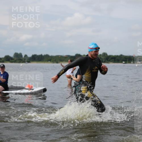 21.06.2026 - Viking Triathlon Michael Strokosch http://msf.ph/oto/9822172 21.06.2026 10:29:15 Schwimmen 65, 441, 640, 643 meine-sportfotos.de
