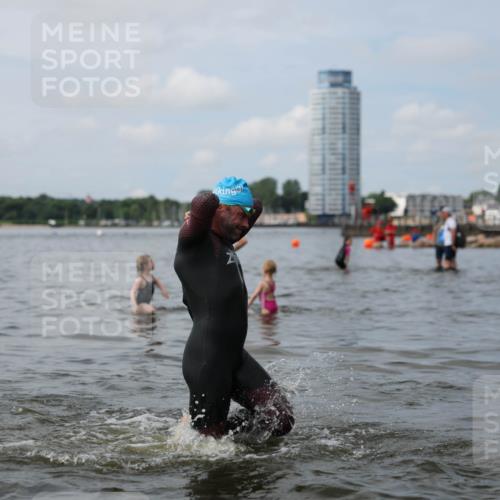 21.06.2026 - Viking Triathlon Michael Strokosch http://msf.ph/oto/9822282 21.06.2026 10:30:14 Schwimmen 27, 38, 104, 218 meine-sportfotos.de