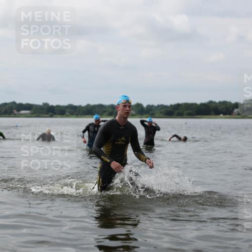21.06.2026 - Viking Triathlon Michael Strokosch http://msf.ph/oto/9822286 21.06.2026 10:30:17 Schwimmen 5, 27, 42, 104, 218 meine-sportfotos.de