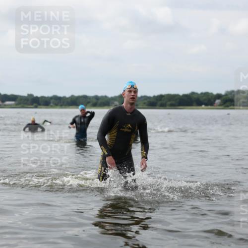 21.06.2026 - Viking Triathlon Michael Strokosch http://msf.ph/oto/9822287 21.06.2026 10:30:17 Schwimmen 5, 27, 42, 104, 218 meine-sportfotos.de