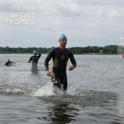 21.06.2026 - Viking Triathlon Michael Strokosch http://msf.ph/oto/9822288 21.06.2026 10:30:17 Schwimmen 5, 27, 42, 104, 218 meine-sportfotos.de