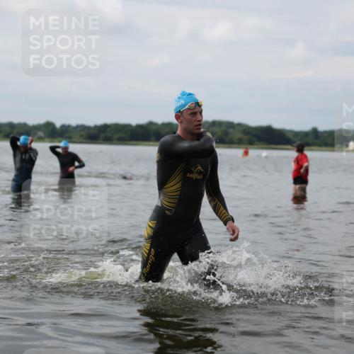 21.06.2026 - Viking Triathlon Michael Strokosch http://msf.ph/oto/9822292 21.06.2026 10:30:18 Schwimmen 5, 27, 42, 103, 104, 218 meine-sportfotos.de
