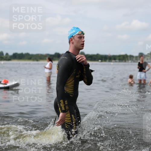 21.06.2026 - Viking Triathlon Michael Strokosch http://msf.ph/oto/9822299 21.06.2026 10:30:21 Schwimmen 5, 27, 42, 103, 104, 218 meine-sportfotos.de
