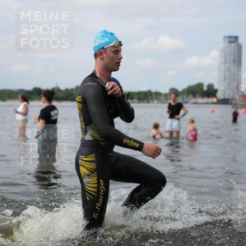 21.06.2026 - Viking Triathlon Michael Strokosch http://msf.ph/oto/9822300 21.06.2026 10:30:21 Schwimmen 5, 27, 42, 103, 104, 218 meine-sportfotos.de