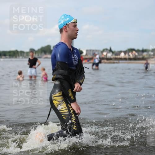 21.06.2026 - Viking Triathlon Michael Strokosch http://msf.ph/oto/9822302 21.06.2026 10:30:21 Schwimmen 5, 27, 42, 103, 104, 218 meine-sportfotos.de