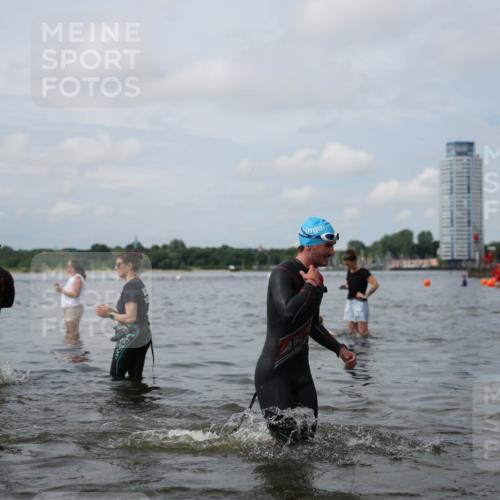 21.06.2026 - Viking Triathlon Michael Strokosch http://msf.ph/oto/9822316 21.06.2026 10:30:33 Schwimmen 5, 42, 103, 218, 337, 394 meine-sportfotos.de