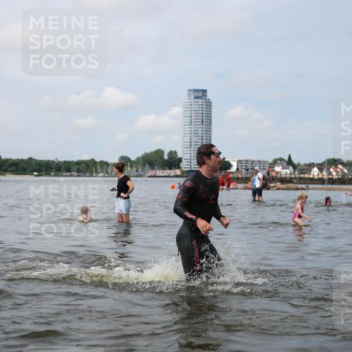 21.06.2026 - Viking Triathlon Michael Strokosch http://msf.ph/oto/9822325 21.06.2026 10:30:35 Schwimmen 5, 42, 103, 218, 337, 394 meine-sportfotos.de