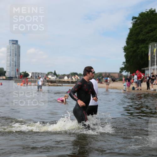 21.06.2026 - Viking Triathlon Michael Strokosch http://msf.ph/oto/9822328 21.06.2026 10:30:36 Schwimmen 5, 42, 103, 337, 394 meine-sportfotos.de