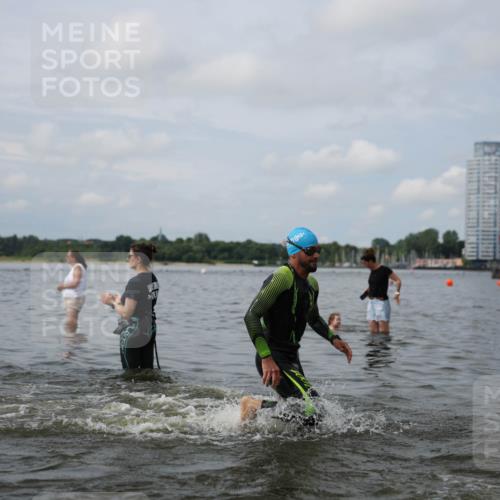 21.06.2026 - Viking Triathlon Michael Strokosch http://msf.ph/oto/9822347 21.06.2026 10:30:43 Schwimmen 103, 131, 337, 394 meine-sportfotos.de
