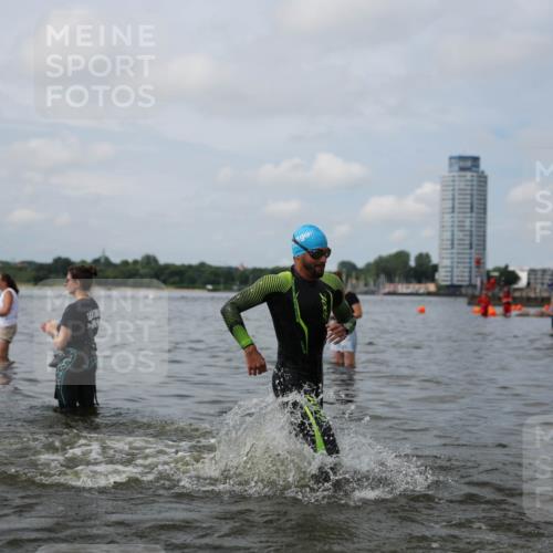 21.06.2026 - Viking Triathlon Michael Strokosch http://msf.ph/oto/9822348 21.06.2026 10:30:44 Schwimmen 131, 337, 394, 454, 665 meine-sportfotos.de
