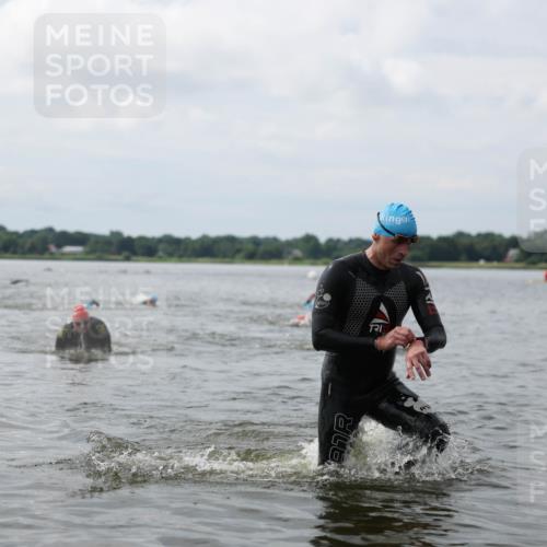 21.06.2026 - Viking Triathlon Michael Strokosch http://msf.ph/oto/9822356 21.06.2026 10:30:54 Schwimmen 131, 454, 665 meine-sportfotos.de