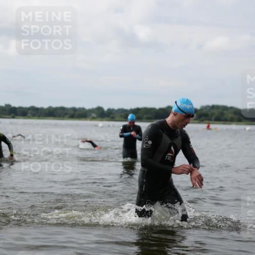 21.06.2026 - Viking Triathlon Michael Strokosch http://msf.ph/oto/9822357 21.06.2026 10:30:54 Schwimmen 131, 454, 665 meine-sportfotos.de
