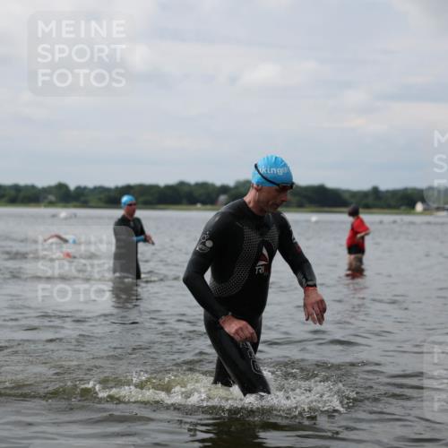 21.06.2026 - Viking Triathlon Michael Strokosch http://msf.ph/oto/9822358 21.06.2026 10:30:55 Schwimmen 131, 454, 665 meine-sportfotos.de