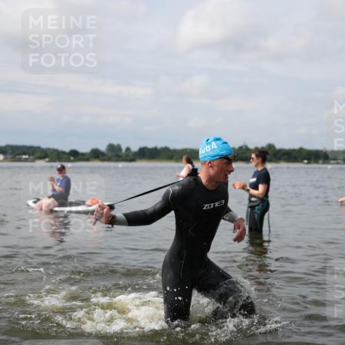 21.06.2026 - Viking Triathlon Michael Strokosch http://msf.ph/oto/9822462 21.06.2026 10:32:15 Schwimmen 13, 145 meine-sportfotos.de
