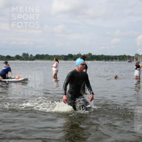 21.06.2026 - Viking Triathlon Michael Strokosch http://msf.ph/oto/9822473 21.06.2026 10:32:19 Schwimmen 13, 145 meine-sportfotos.de