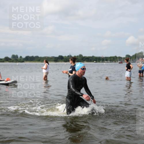 21.06.2026 - Viking Triathlon Michael Strokosch http://msf.ph/oto/9822474 21.06.2026 10:32:20 Schwimmen 13, 145 meine-sportfotos.de