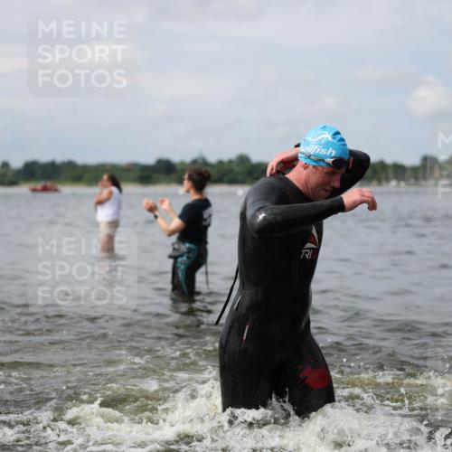 21.06.2026 - Viking Triathlon Michael Strokosch http://msf.ph/oto/9822611 21.06.2026 10:33:40 Schwimmen 28, 62, 180, 249, 265, 392, 410, 524, 537 meine-sportfotos.de