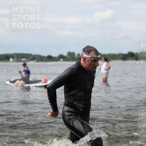 21.06.2026 - Viking Triathlon Michael Strokosch http://msf.ph/oto/9822837 21.06.2026 10:35:28 Schwimmen 49, 136, 194, 226, 242, 311, 332, 380, 430, 490, 501, 551 meine-sportfotos.de