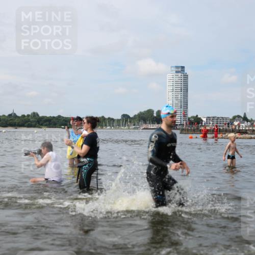 21.06.2026 - Viking Triathlon Michael Strokosch http://msf.ph/oto/9823036 21.06.2026 10:37:09 Schwimmen 64, 84, 89, 142, 370, 455, 553 meine-sportfotos.de