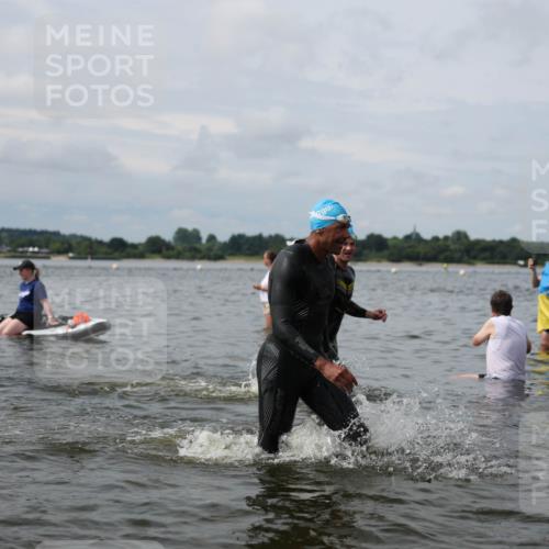 21.06.2026 - Viking Triathlon Michael Strokosch http://msf.ph/oto/9823044 21.06.2026 10:37:17 Schwimmen 64, 89, 111, 142, 370, 450, 455, 545, 553 meine-sportfotos.de