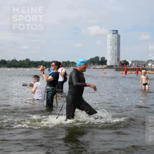 21.06.2026 - Viking Triathlon Michael Strokosch http://msf.ph/oto/9823058 21.06.2026 10:37:22 Schwimmen 64, 89, 111, 239, 370, 450, 455, 513, 545 meine-sportfotos.de