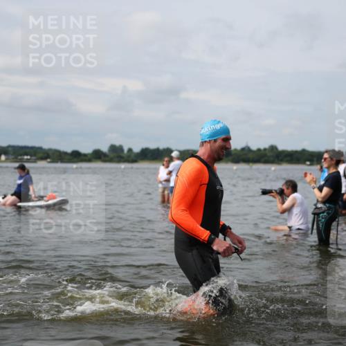 21.06.2026 - Viking Triathlon Michael Strokosch http://msf.ph/oto/9823062 21.06.2026 10:37:23 Schwimmen 64, 89, 111, 239, 370, 450, 455, 513, 545 meine-sportfotos.de
