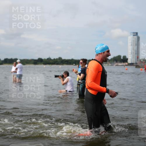 21.06.2026 - Viking Triathlon Michael Strokosch http://msf.ph/oto/9823065 21.06.2026 10:37:24 Schwimmen 64, 89, 111, 239, 370, 450, 455, 513, 545 meine-sportfotos.de