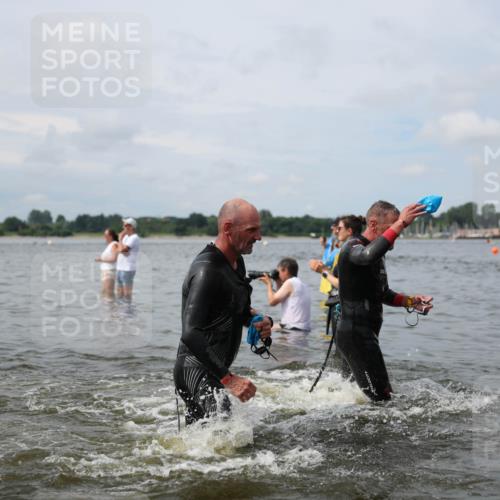 21.06.2026 - Viking Triathlon Michael Strokosch http://msf.ph/oto/9823074 21.06.2026 10:37:27 Schwimmen 64, 89, 111, 239, 243, 370, 450, 513, 545 meine-sportfotos.de