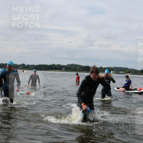 21.06.2026 - Viking Triathlon Michael Strokosch http://msf.ph/oto/9823440 21.06.2026 10:40:30 Schwimmen 34, 150, 195, 227, 301, 312, 330, 355, 387, 456, 461, 616, 667 meine-sportfotos.de