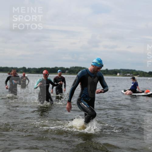 21.06.2026 - Viking Triathlon Michael Strokosch http://msf.ph/oto/9823448 21.06.2026 10:40:33 Schwimmen 195, 227, 301, 312, 330, 355, 387, 456, 461, 616, 636, 667 meine-sportfotos.de