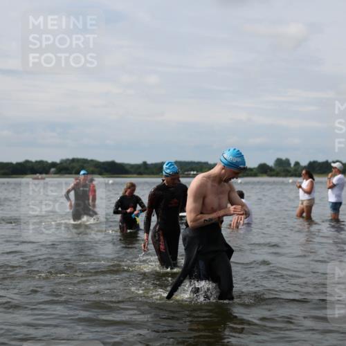 21.06.2026 - Viking Triathlon Michael Strokosch http://msf.ph/oto/9823667 21.06.2026 10:42:21 Schwimmen 45, 72, 279, 296, 348, 384, 393, 436, 516 meine-sportfotos.de