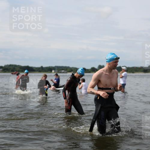21.06.2026 - Viking Triathlon Michael Strokosch http://msf.ph/oto/9823669 21.06.2026 10:42:22 Schwimmen 45, 72, 279, 296, 348, 384, 393, 436, 516 meine-sportfotos.de