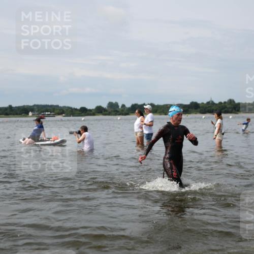 21.06.2026 - Viking Triathlon Michael Strokosch http://msf.ph/oto/9823798 21.06.2026 10:43:32 Schwimmen 93, 163, 230, 231, 234, 248, 351, 459, 470, 521, 618, 663 meine-sportfotos.de