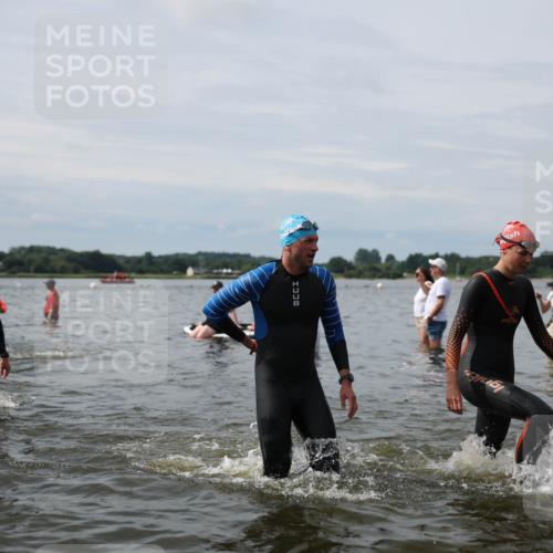 21.06.2026 - Viking Triathlon Michael Strokosch http://msf.ph/oto/9823935 21.06.2026 10:44:53 Schwimmen 33, 36, 151, 276, 308, 310, 329, 345, 350, 366, 369, 377, 415, 445, 577, 658, 668 meine-sportfotos.de