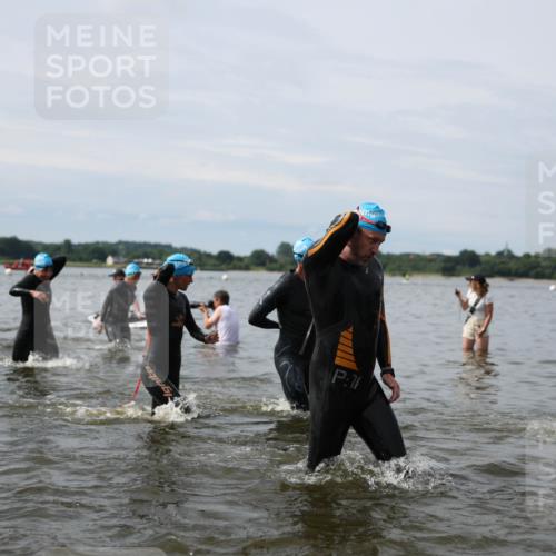 21.06.2026 - Viking Triathlon Michael Strokosch http://msf.ph/oto/9823960 21.06.2026 10:45:05 Schwimmen 33, 36, 48, 147, 151, 258, 273, 274, 302, 308, 310, 326, 329, 345, 354, 366, 369, 415, 445, 577, 668 meine-sportfotos.de